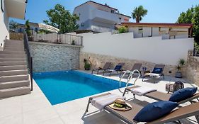 Apartments Villa Frankola With Swimming Pool